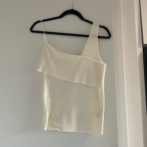Revolve line and dot top - Picture 1 of 2